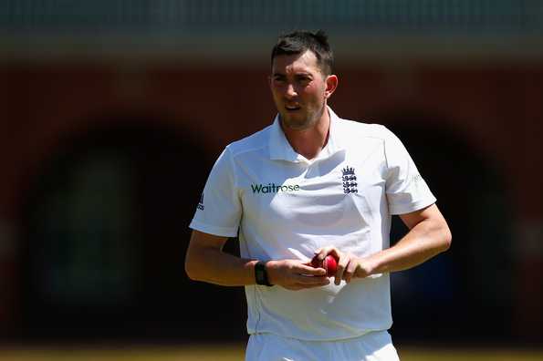 Mark Footitt's devastating spell of 6 for 14 rolled Warwickshire over for just 91, allowing Surrey to enforce a follow-on