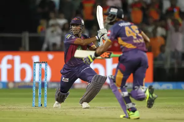 MS Dhoni slammed the last ball of the chase for a four to seal RPS's win.
