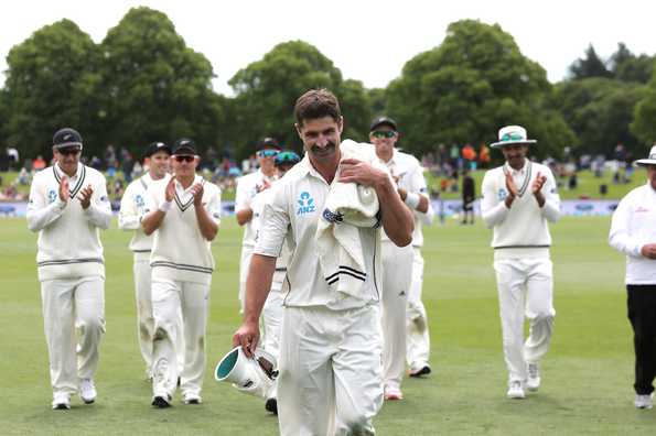 Colin de Grandhomme finished with returns of 6 for 41.