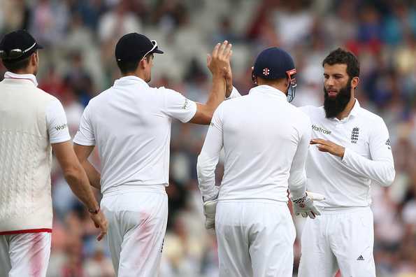 Moeen Ali broke the defiant partnership between Misbah and Wahab Riaz, and then finished off Pakistan's innings with his second wicket