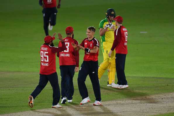 England clinched a thriller