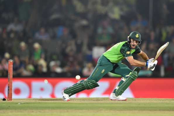 Janneman Malan and Zubyr Hamza helped Cobras to 96 for 1 by the 21st over to give them a good start after they elected to bat. 