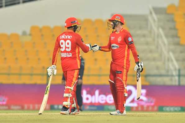 Usman Khawaja and Colin Munro put on an unbeaten 137-run stand in 60 balls