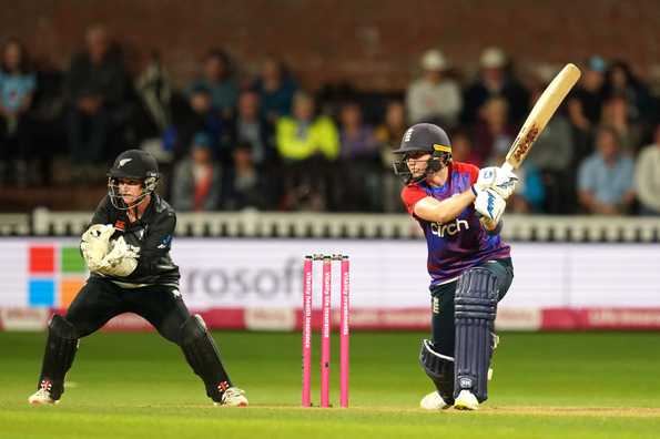 Heather Knight scored a 36-ball 42