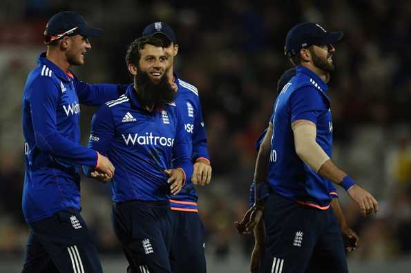 England beat Australia in the third ODI to keep their hopes alive in the five-match series.