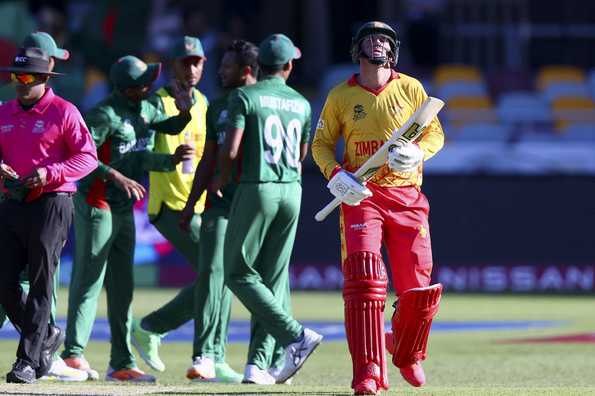 Sean Williams's half century went in vain