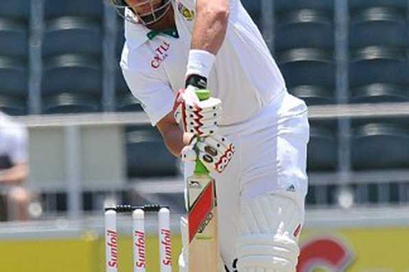 Jacques Kallis has become the fourth batsman to reach 12,000 Test runs.
