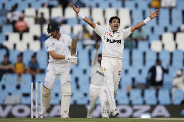 Mohammad Abbas and Khurram Shahzad kept Pakistan's hopes alive