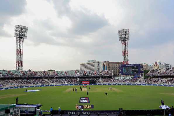 The game on Tuesday produced over 470 runs.