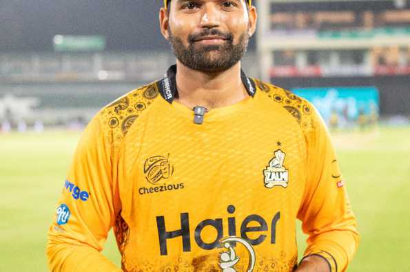 Abdul Samad produced a freak cameo at the end to boost Peshawar's total.