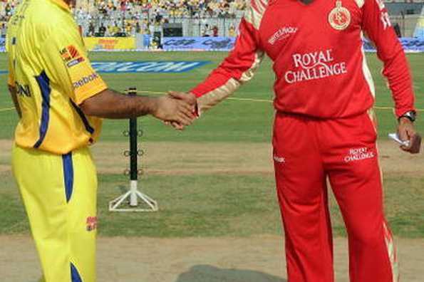 Anil Kumble and MS Dhoni will both be confident of their respective teams' chances.