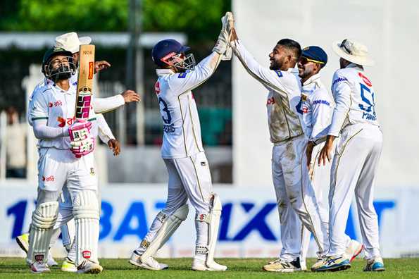 Wickets were shared around amongst the Sri Lankan bowlers 