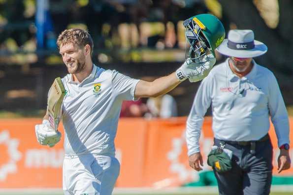 Mulder got a reprieve late in the day to finish with 264 not out on the high-scoring opening day for the visitors