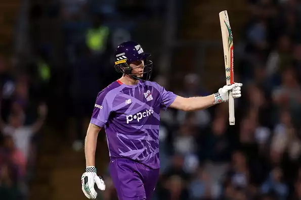 Zak Crawley hit five fours and four sixes in his 38-bal 67