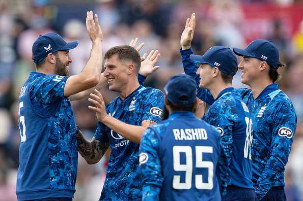 England reduced South Africa to 24/6 inside the PowerPlay