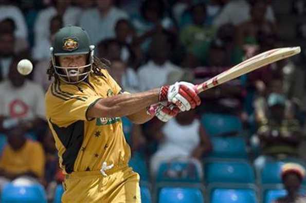 Andrew Symonds has been recalled into the Australian squad.