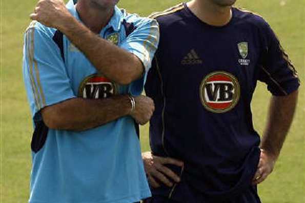 Australian cricket team coach Tim Nielsen (L) gestures as captain Ricky Ponting watches his team mates during a practice session at a stadium in Nagpur November 4, 2008. REUTERS/Punit Paranjpe