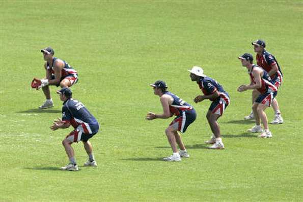 England's players attend a training session in Colombo, December 8, 2007. England will play the second test cricket match against Sri Lanka on Sunday. REUTERS/Anuruddha Lokuhapuarachchi