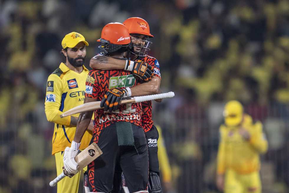 Mendis and Reddy forged a match-winning unbeaten 49-run stand.